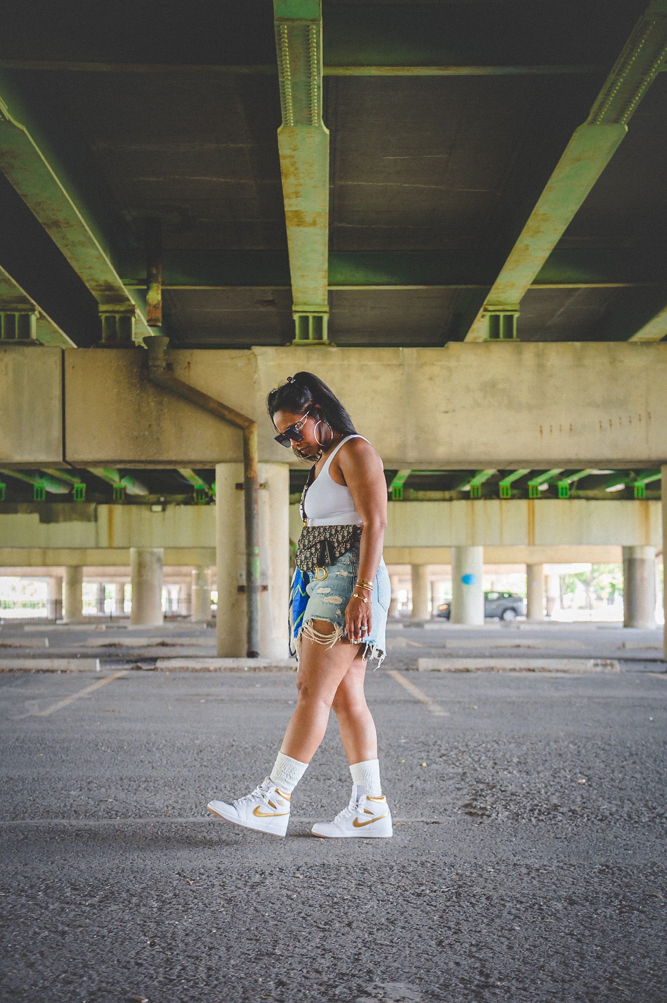 WHITE BASIC TANK